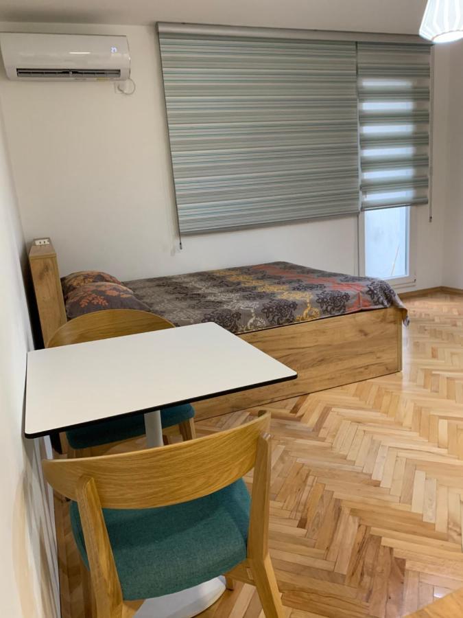 Clock Tower Apartments 波德戈里察 外观 照片